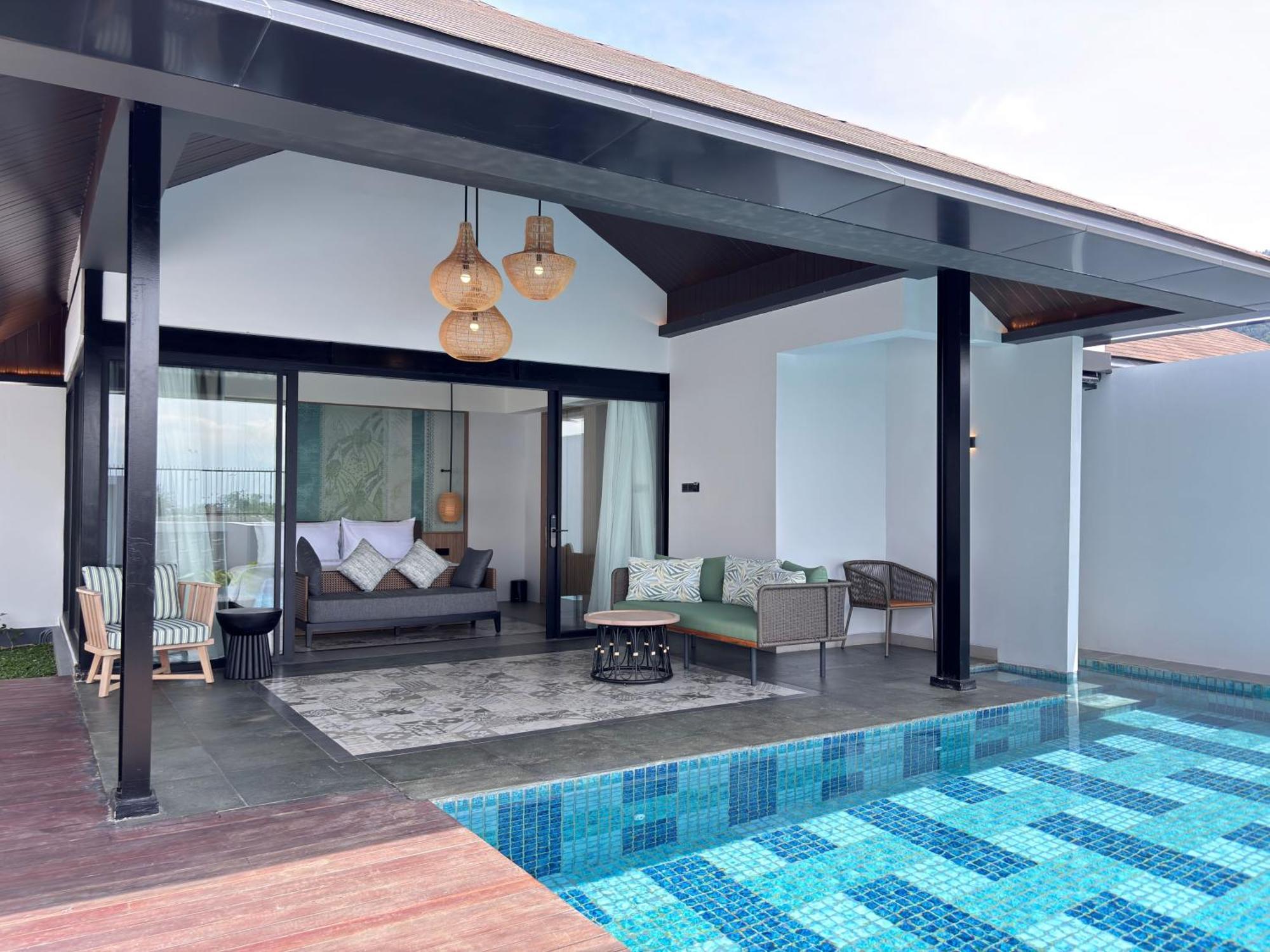 Hotel Santika 3*