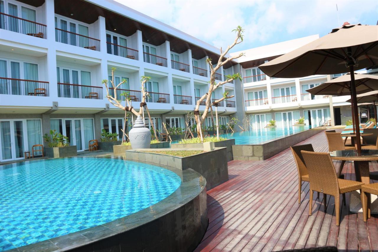 Santika 3* Garut